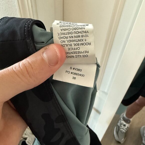 Vuori Men's infinity Boardshorts Size 38 Color Blue Green - Picture 5 of 5